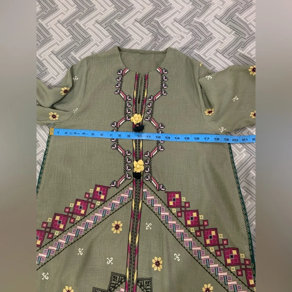 Embroidered 2 pc winter dress - Picture 11 of 13